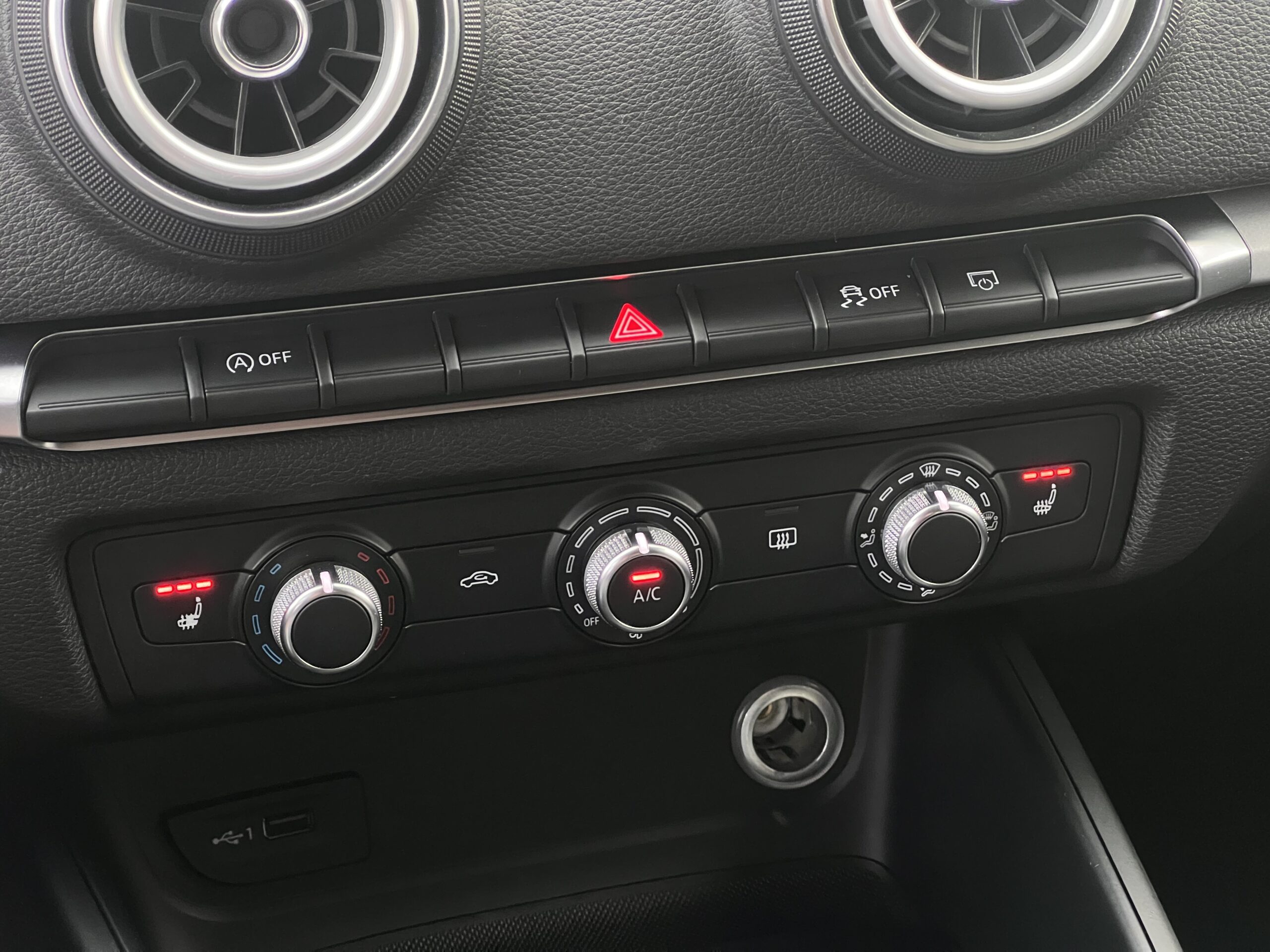 
								Audi A3 1.0 full									