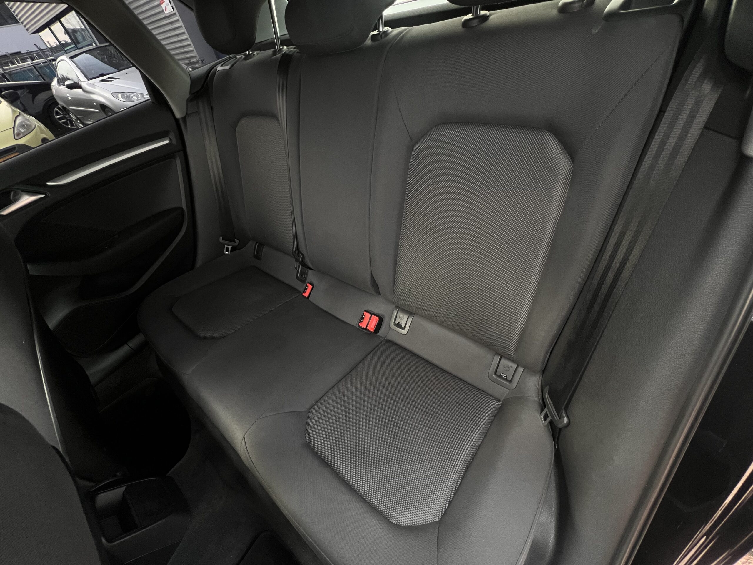 
								Audi A3 1.0 full									