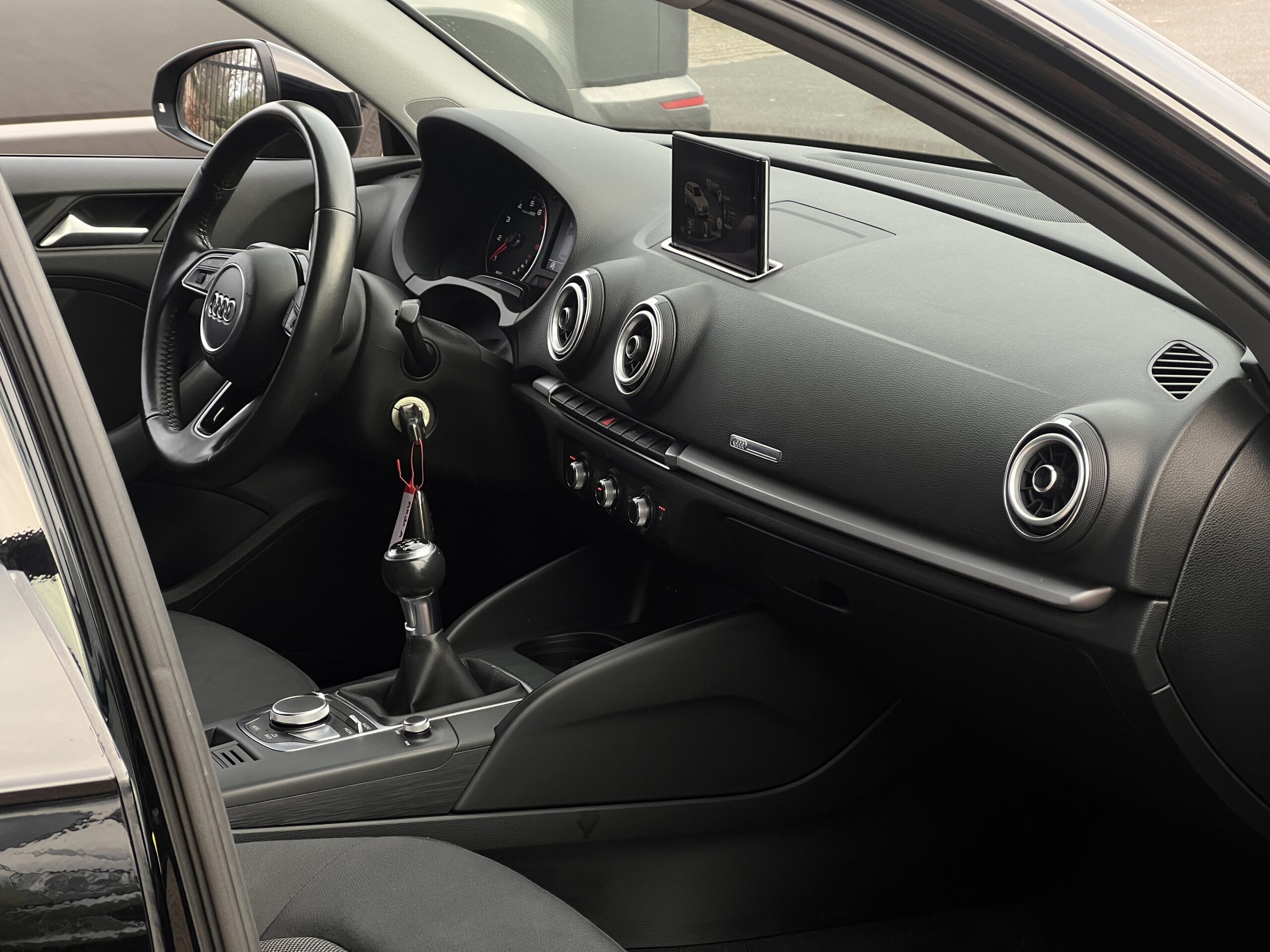 
								Audi A3 1.0 full									