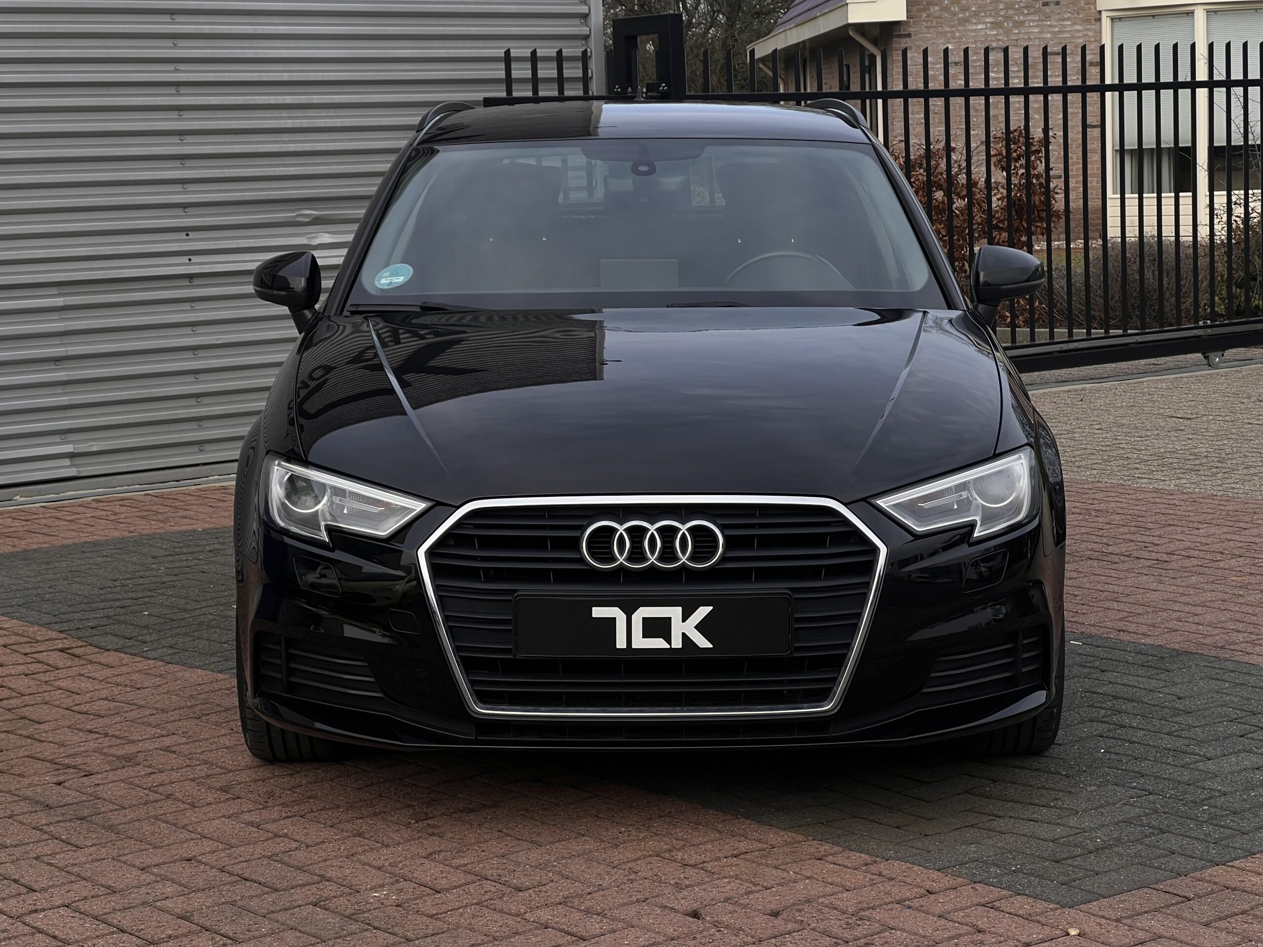 
								Audi A3 1.0 full									