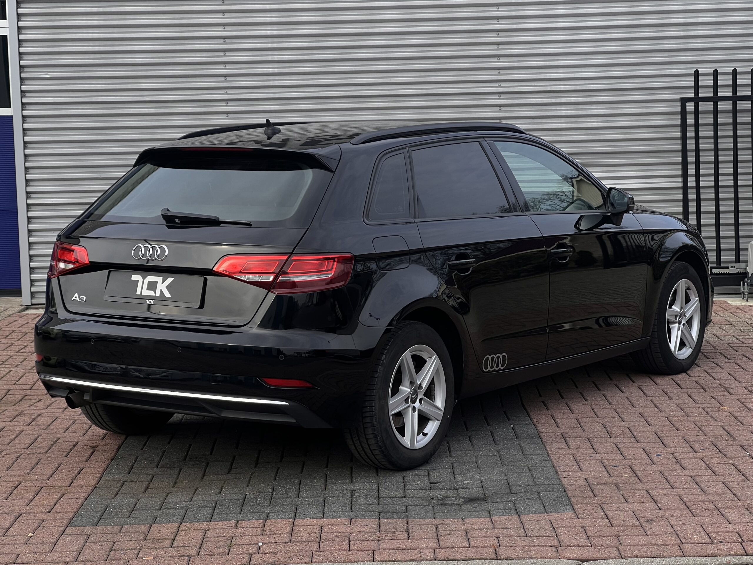 
								Audi A3 1.0 full									