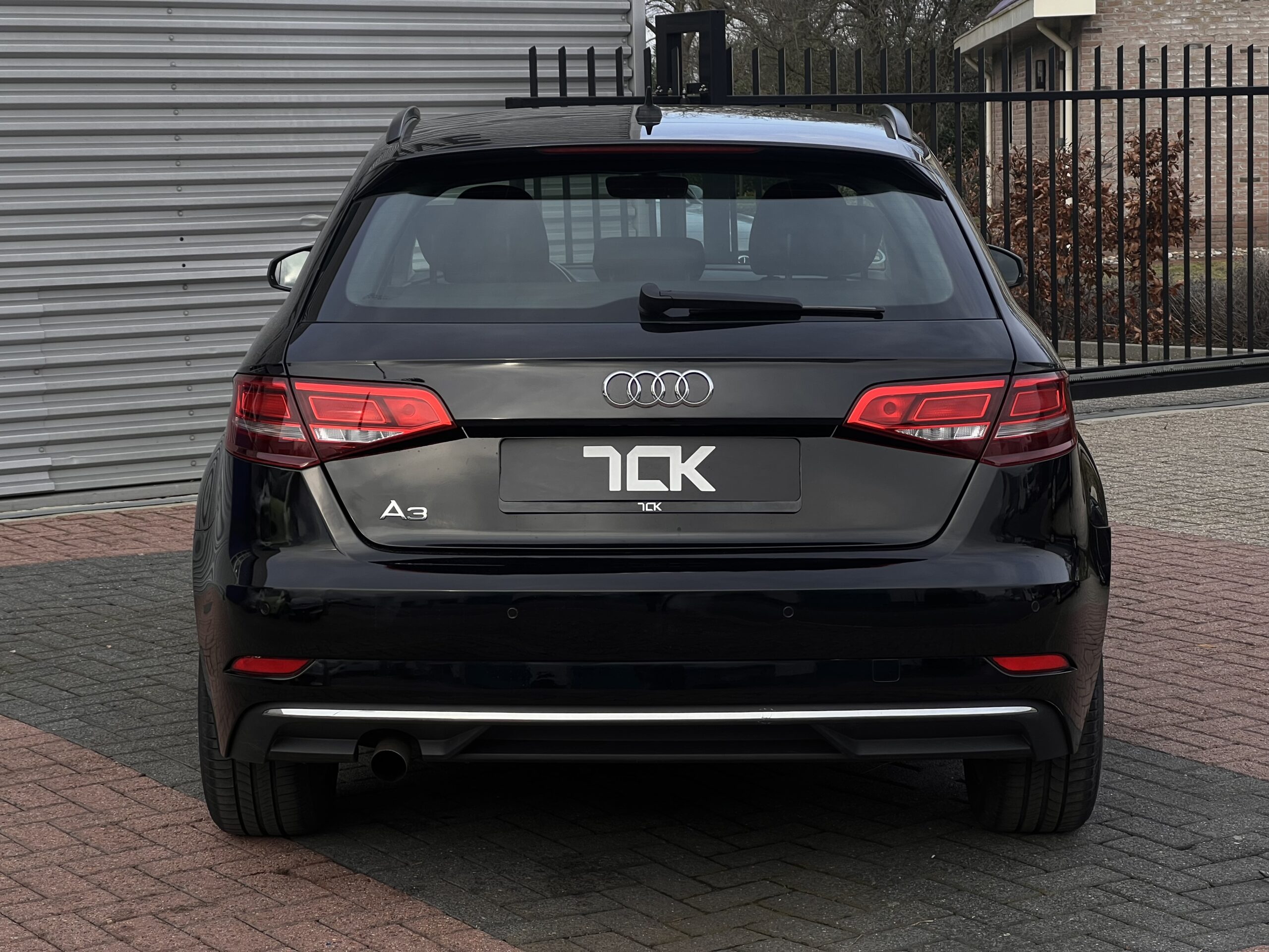 
								Audi A3 1.0 full									
