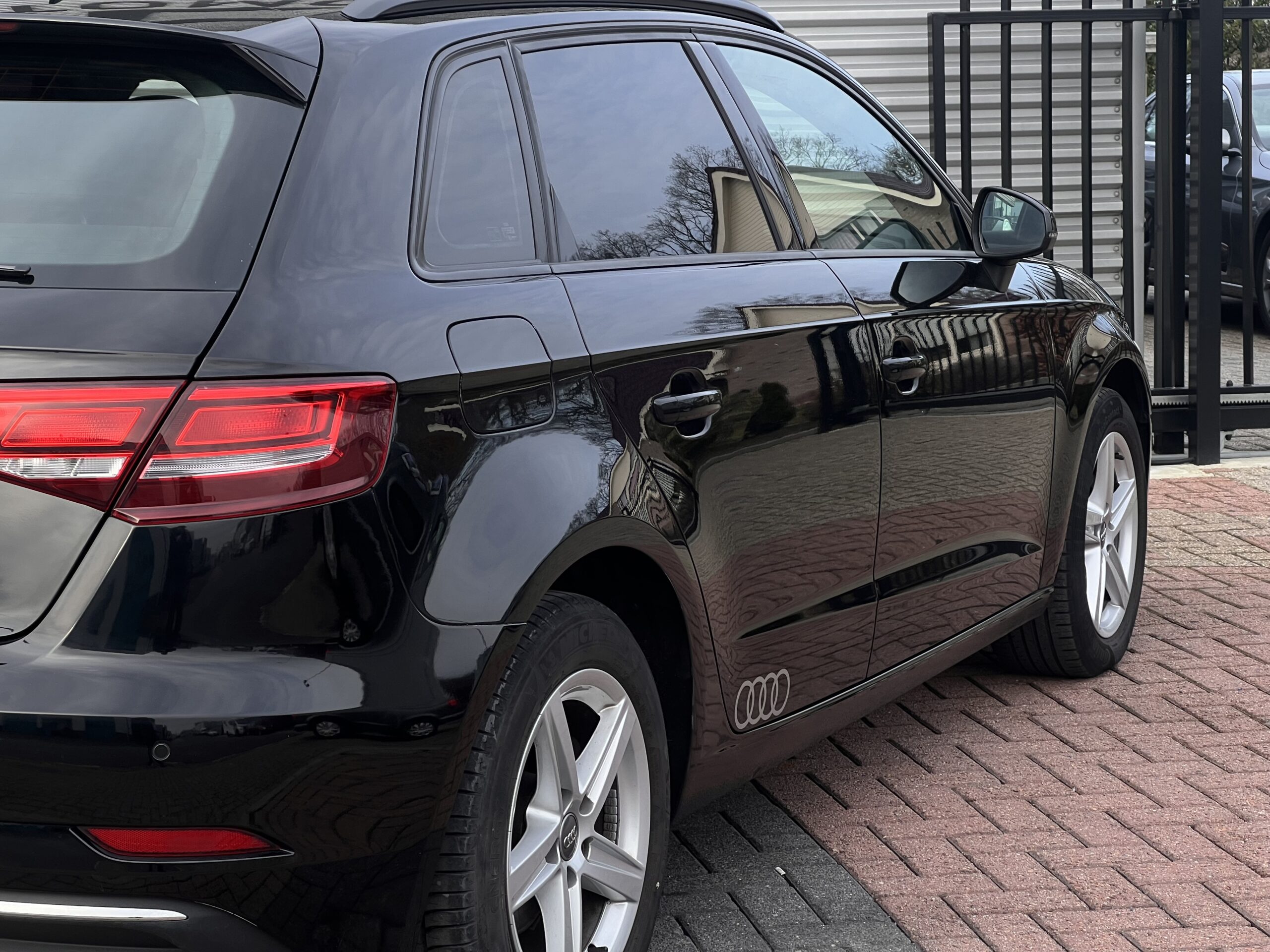 
								Audi A3 1.0 full									