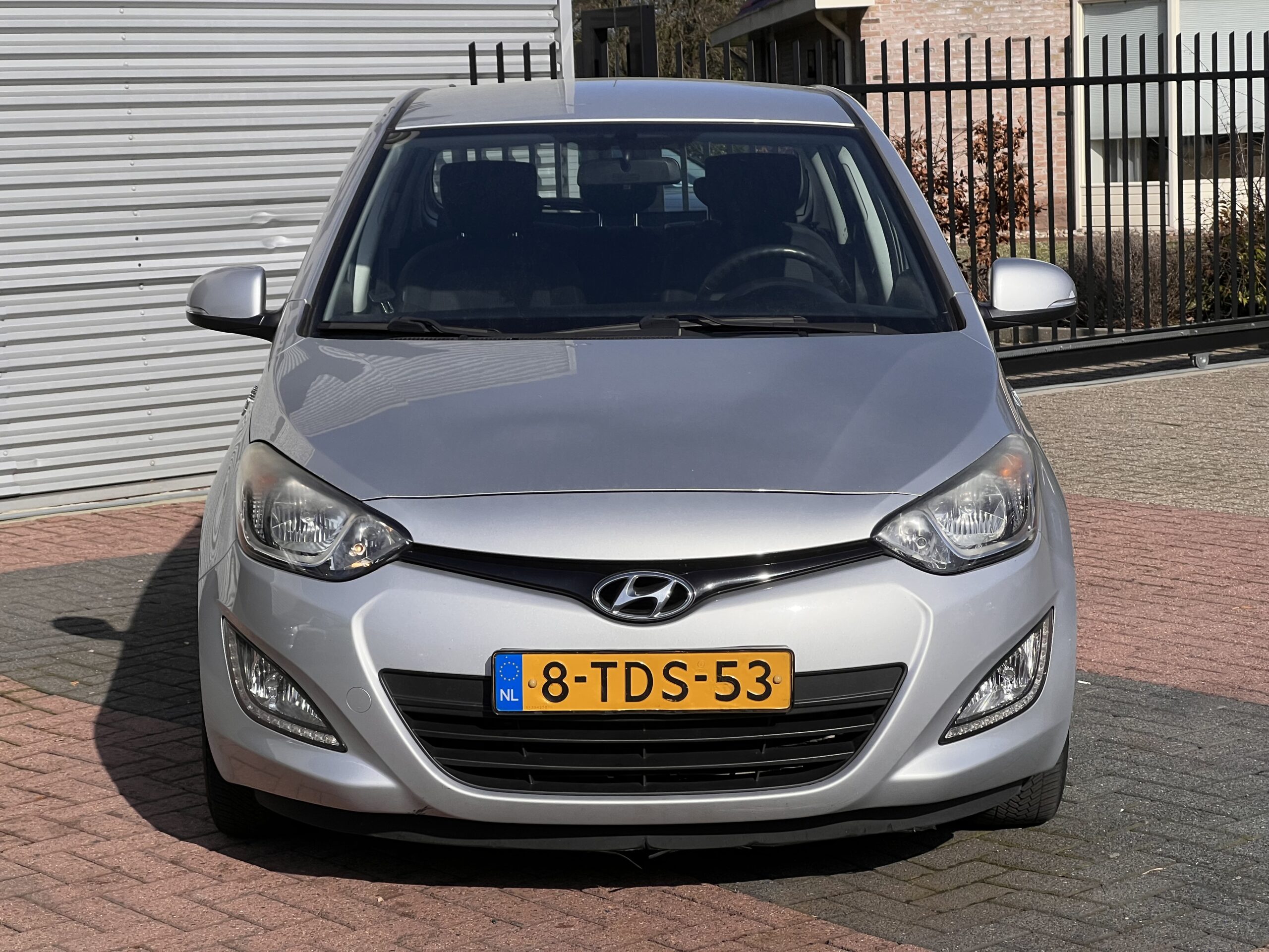 
								Hyundai i20 full									