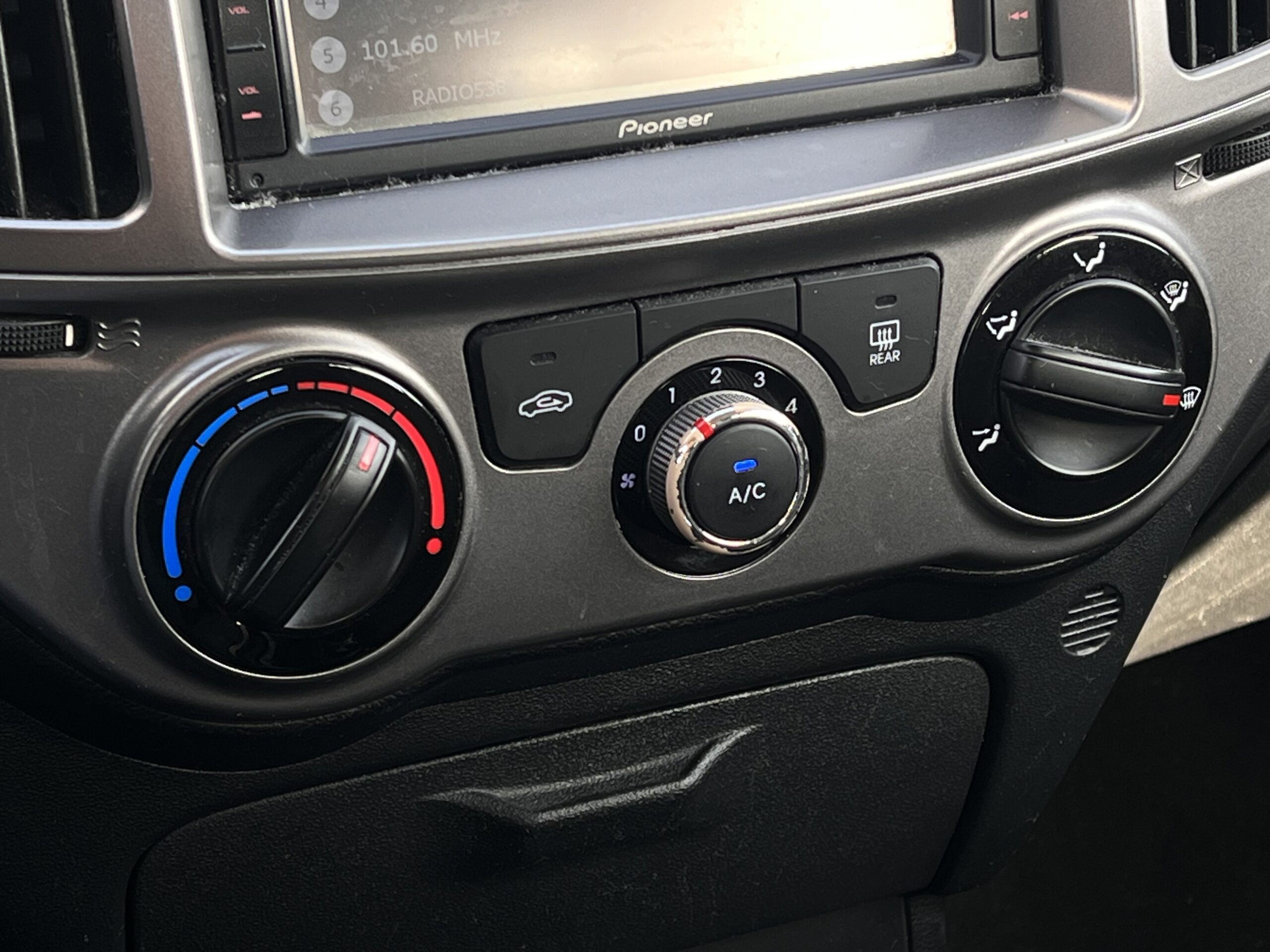 
								Hyundai i20 full									