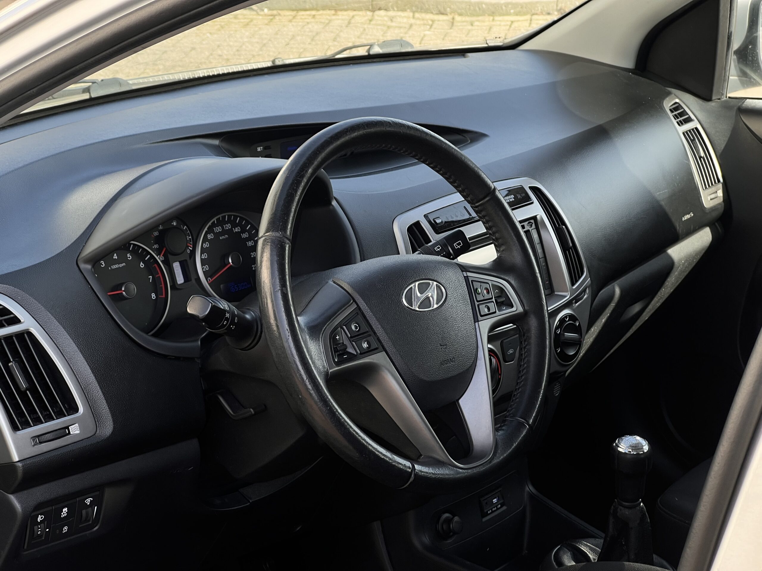 
								Hyundai i20 full									