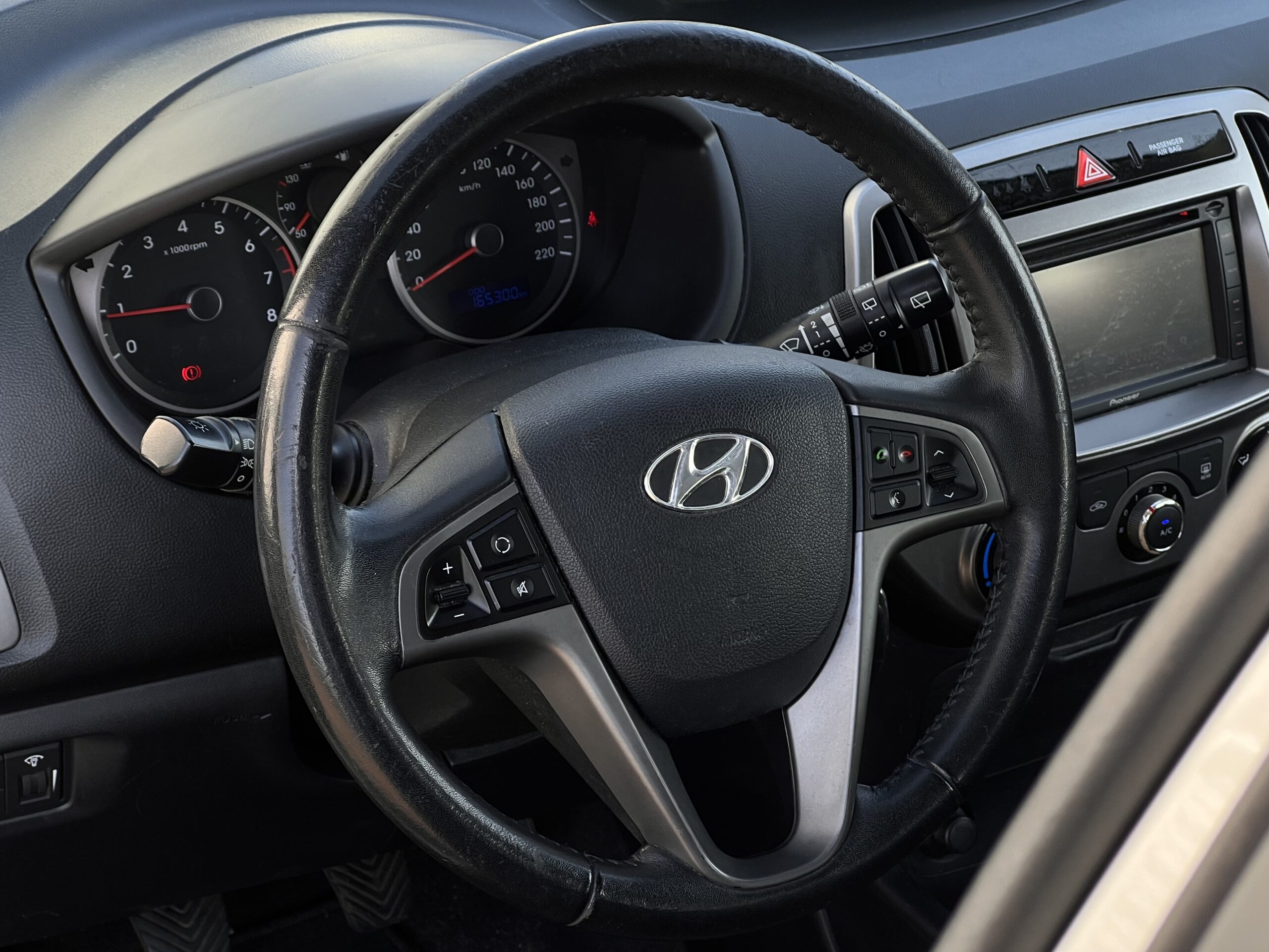 
								Hyundai i20 full									