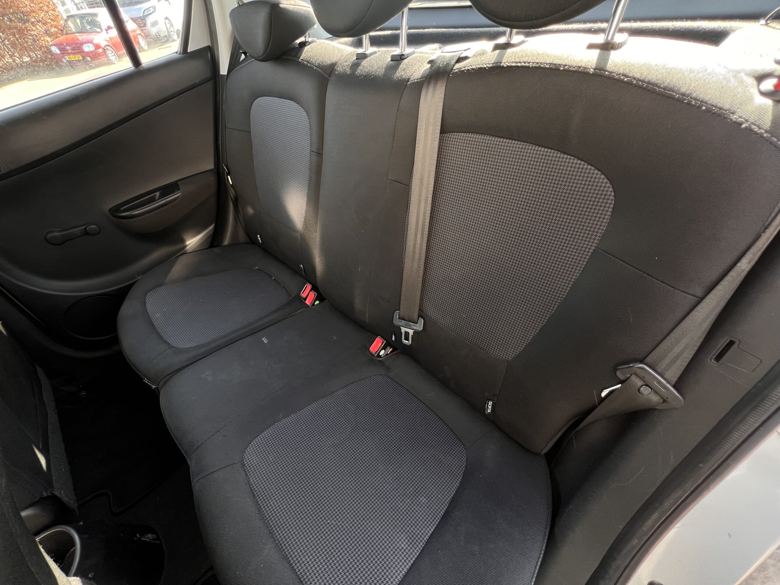 
								Hyundai i20 full									