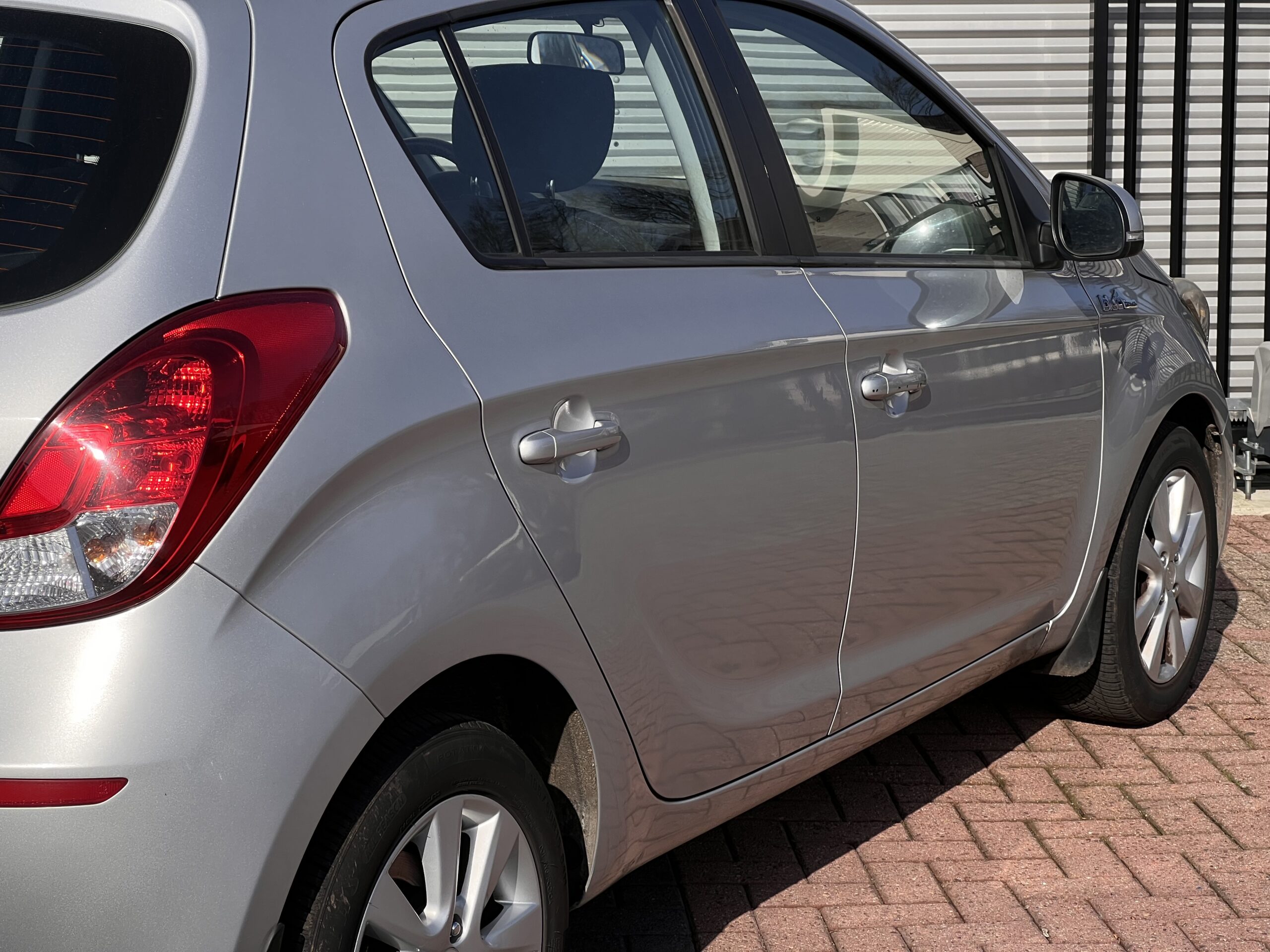 
								Hyundai i20 full									