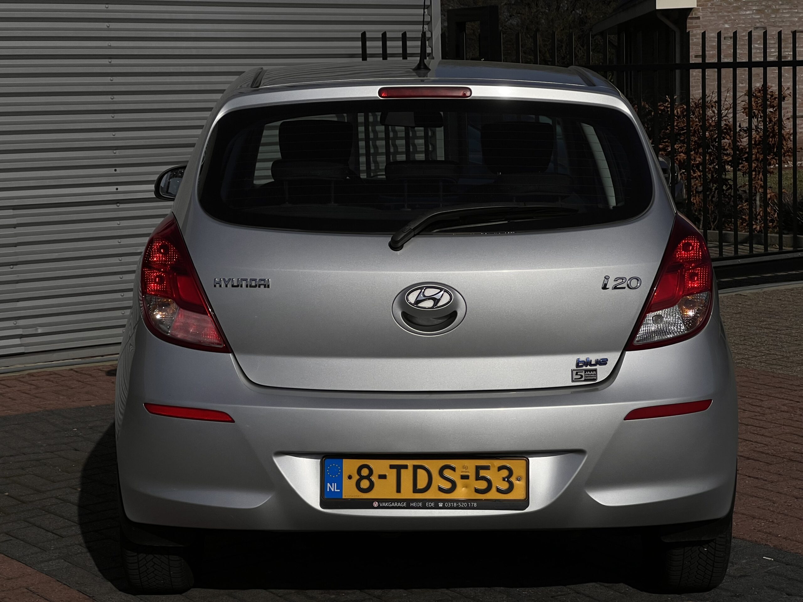 
								Hyundai i20 full									