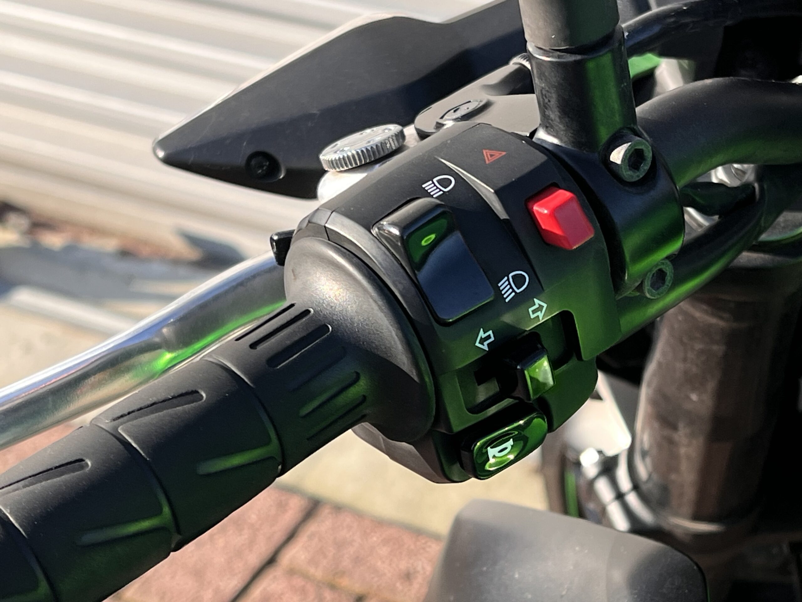 
								Kawasaki Z900 full									