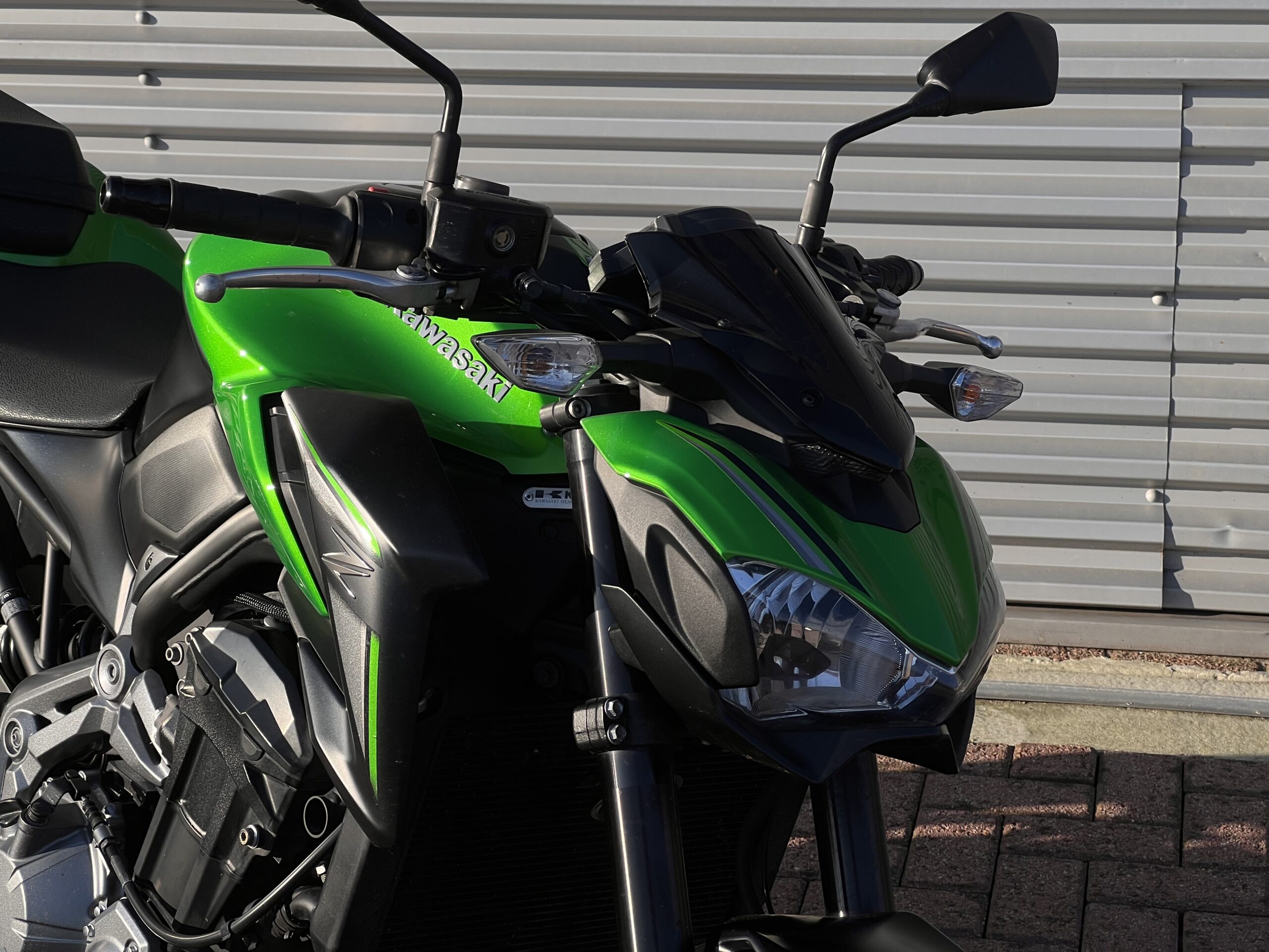 
								Kawasaki Z900 full									