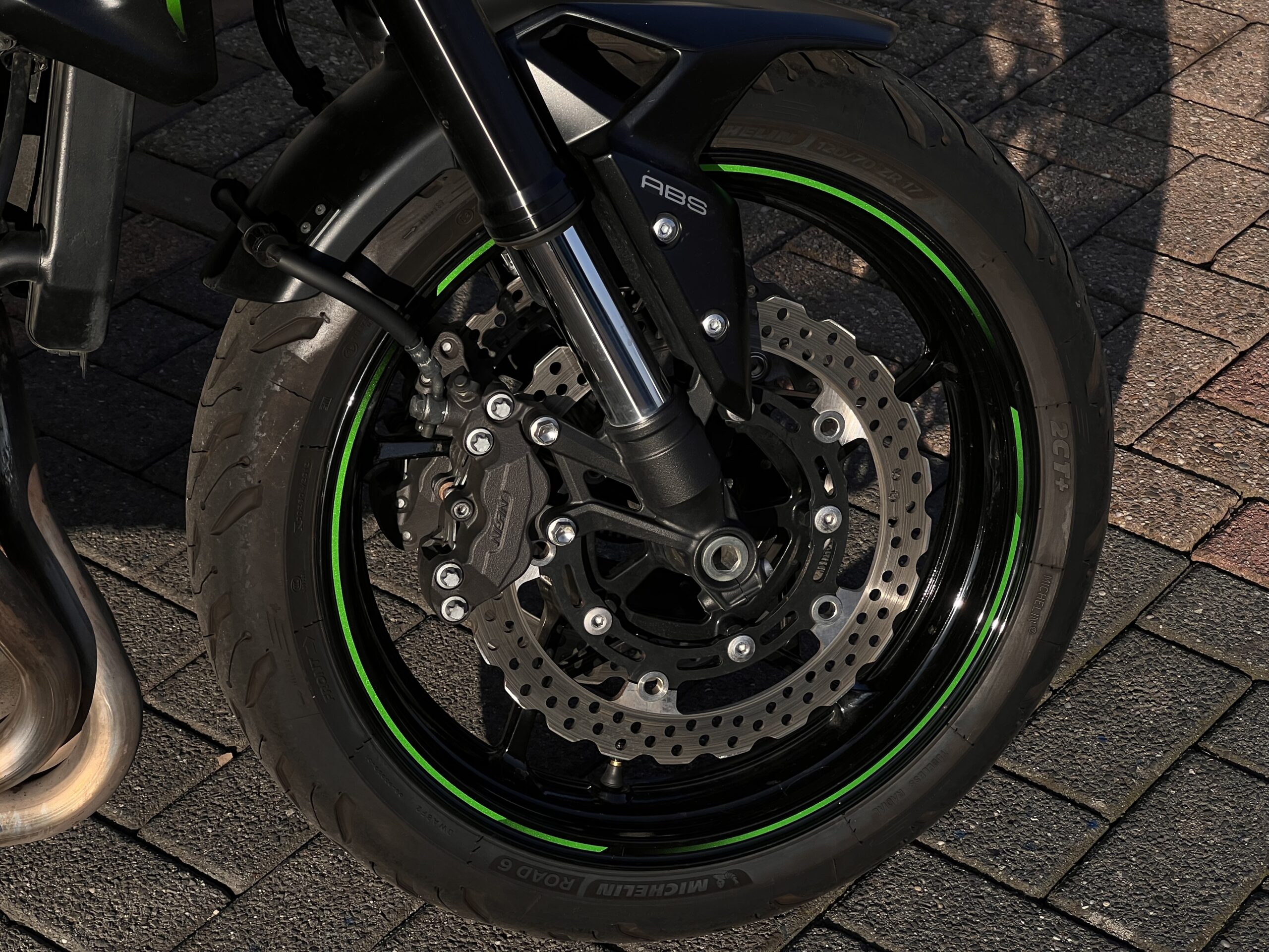 
								Kawasaki Z900 full									